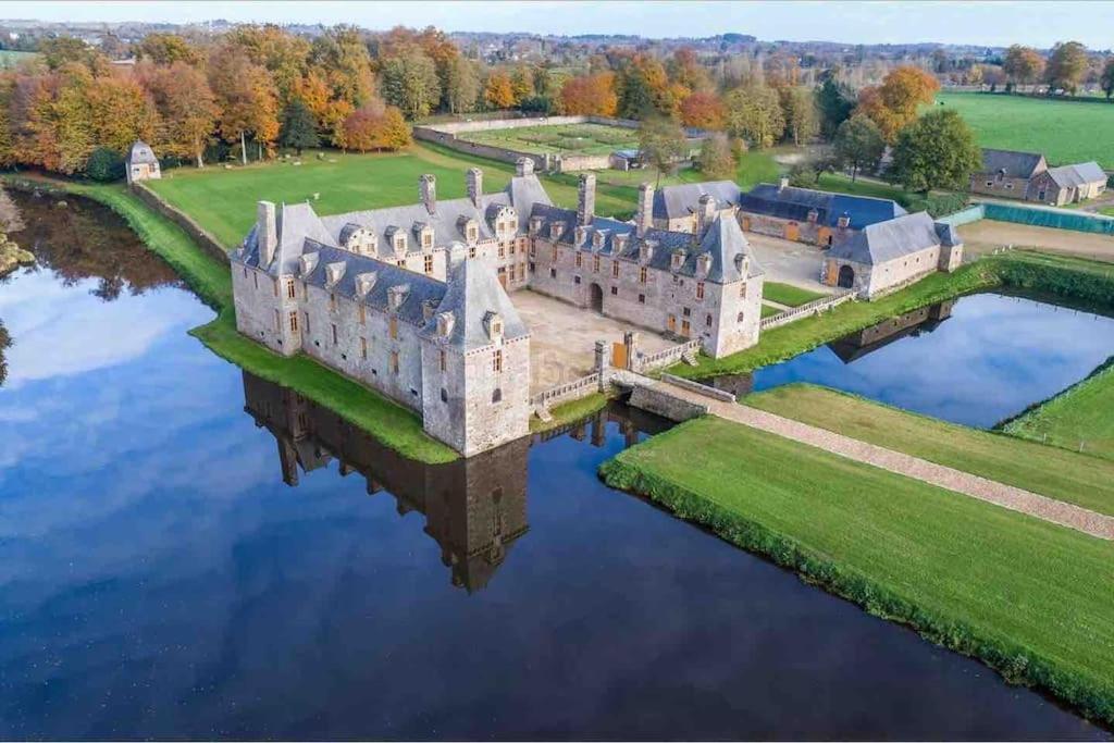 Location Saisonniere Maen Roch Villa Les Portes du Coglais Kültér fotó